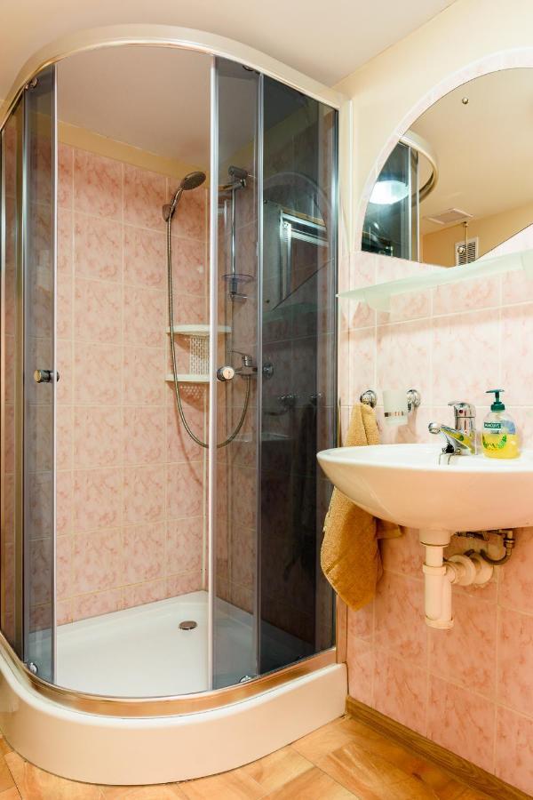 Chatka Elegant Бешенёва Экстерьер фото